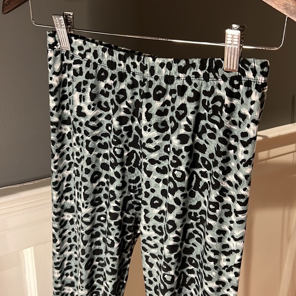 Snow Leopard athletic leggings - Picture 3 of 6